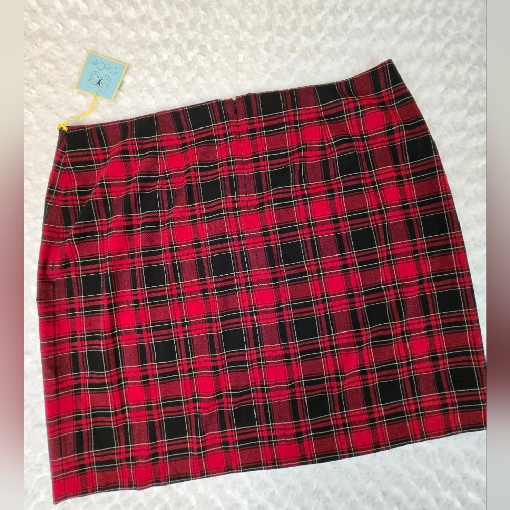 CeCe Red and Black Plaid Mini Skirt 24W NWT (6085) - Picture 2 of 4